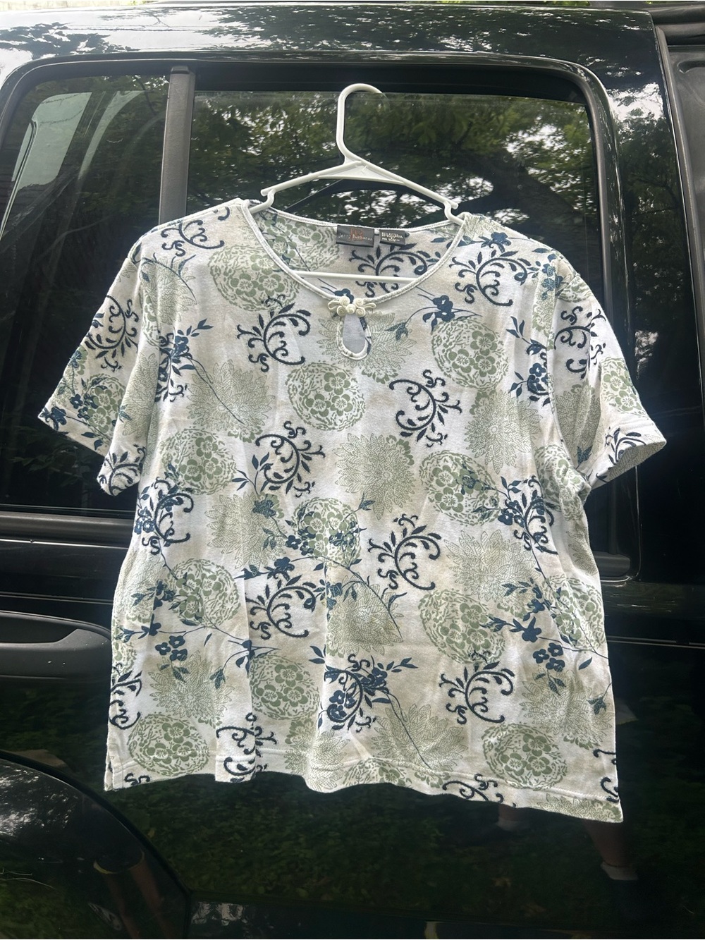 Short Sleeve Keyhole Tee in White and Green Floral - Women's